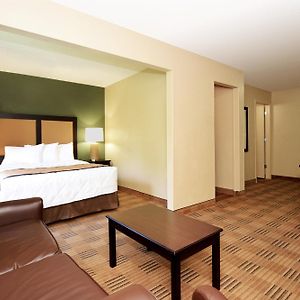Deluxe Studio 1 Queen Bed Non-Smoking